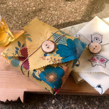 Load image into Gallery viewer, Beeswax Sandwich Wraps
